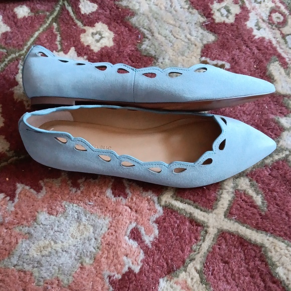 BANANA REPUBLIC Pale Blue Suede Laser Cut Pointed Toe Ballet Flats 7.5 - Picture 3 of 4
